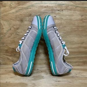 Size 8 teva fusion with spider rubber